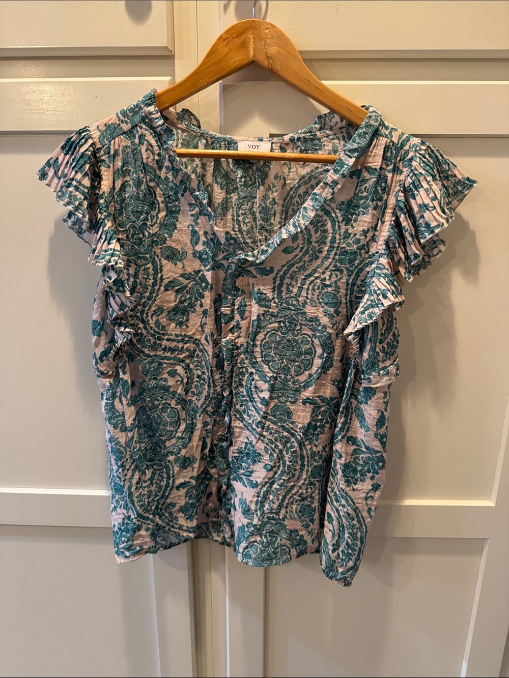 VOX Green Paisley Ruffle Sleeve V-Neck Blouse